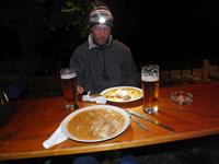 Gulasch am Abend auf dem Camp
